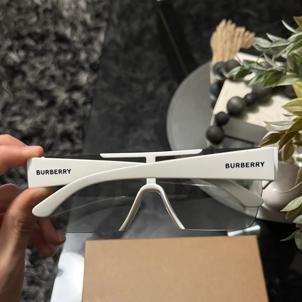 Burberry Sunglasses with Brown Case - Picture 5 of 6